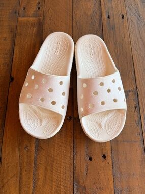 Crocs Classic Slide Sandals Cream Ivory Girls J5 Neutral Everyday EUC